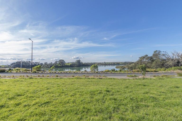 Photo of property in 48 Omahuru Road, Glenbrook, 2681