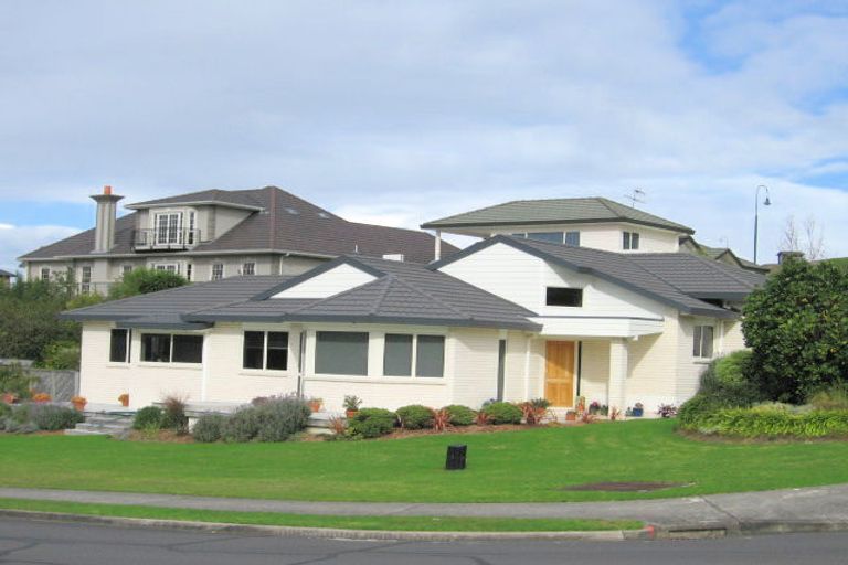 Photo of property in 8 Ambassador Glade, Orewa, 0931