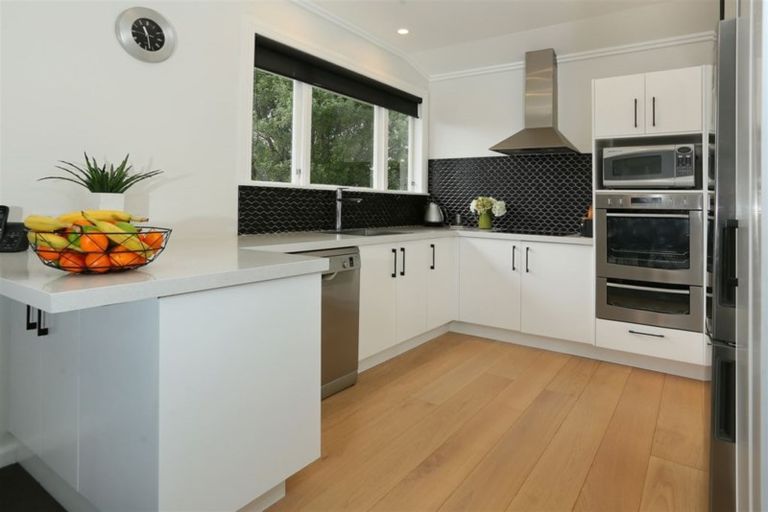 Photo of property in 27 Norcross Avenue, Henderson, Auckland, 0612