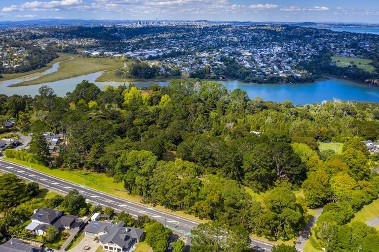 Photo of property in 131 Upper Harbour Drive, Greenhithe, Auckland, 0632