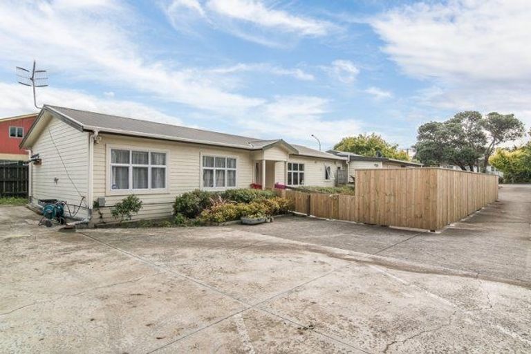 Photo of property in 84 Amohia Street, Paraparaumu, 5032