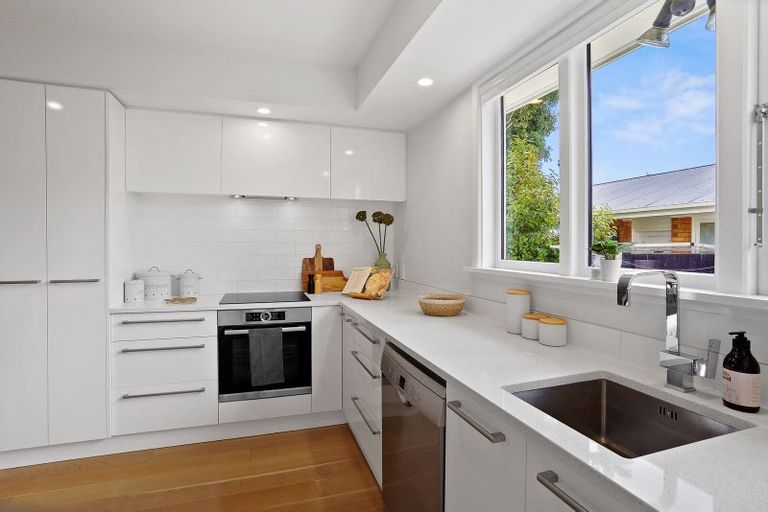 Photo of property in 98 Hamilton Avenue, Ilam, Christchurch, 8041