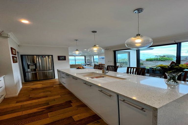 Photo of property in 8 The Track, Plimmerton, Porirua, 5026