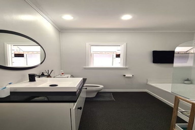 Photo of property in 122 Grafton Road, Roseneath, Wellington, 6011