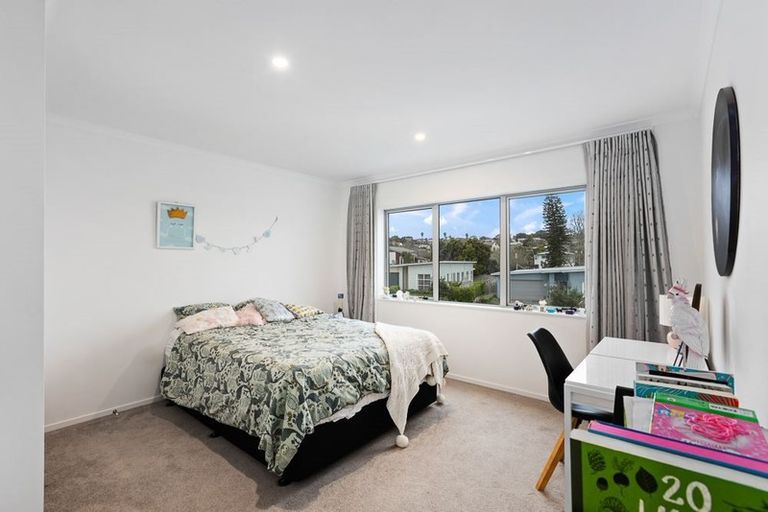 Photo of property in 11 Kukuwai Avenue, Red Beach, 0932