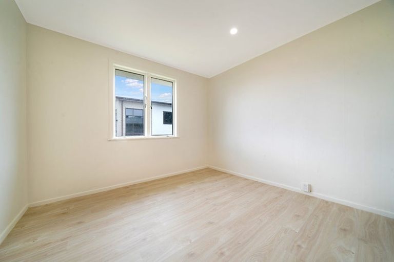 Photo of property in 19 Cobham Crescent, Kelston, Auckland, 0602