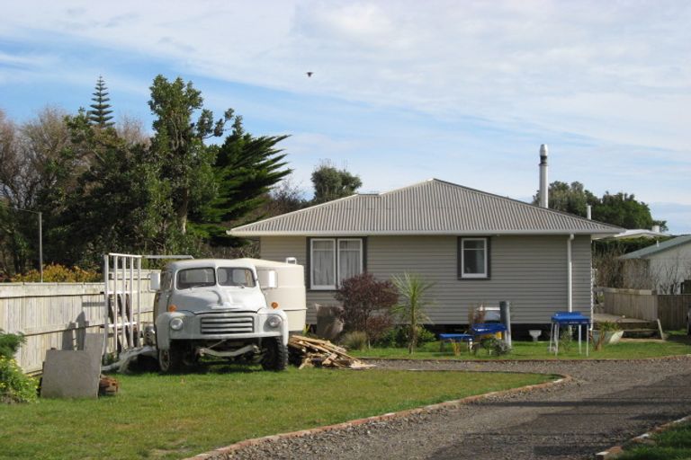 Photo of property in 654-656 Waikawa Beach Road, Waikawa Beach, Levin, 5573