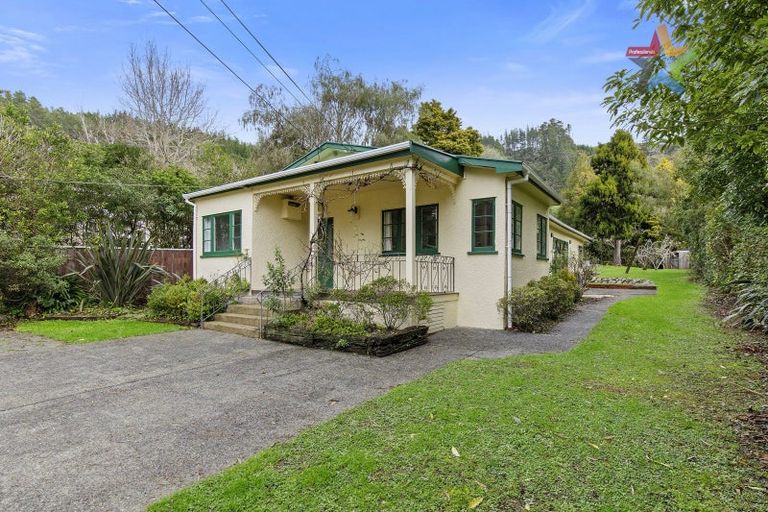 Photo of property in 34 Jocelyn Crescent, Pinehaven, Upper Hutt, 5019