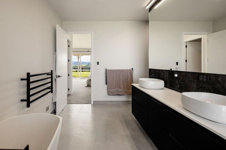 Photo of property in 300 Grove Road, Te Pahu, Hamilton, 3285