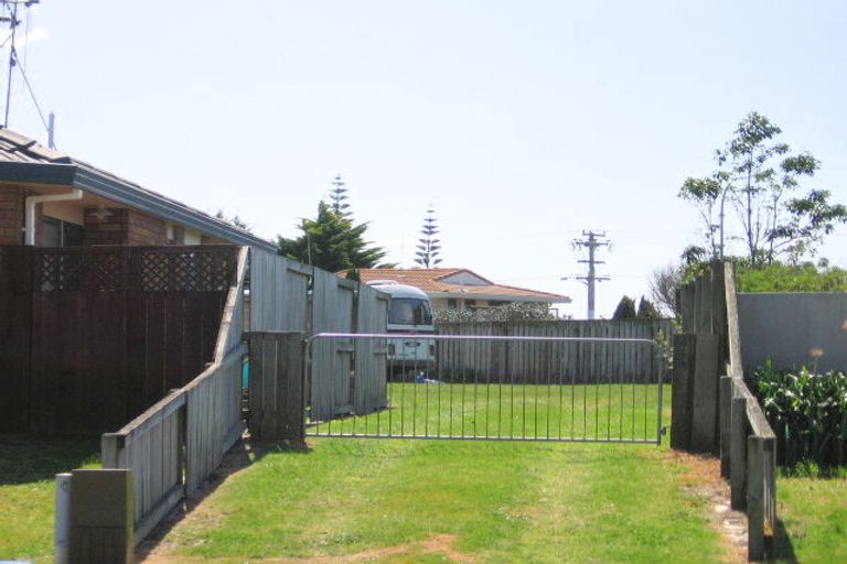 Photo of property in 5 Wairakei Avenue, Papamoa Beach, Papamoa, 3118