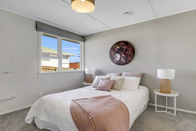 Photo of property in 94 Driver Crescent, Cannons Creek, Porirua, 5024