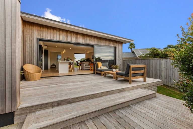 Photo of property in 1156a South Road, Oakura, 4314