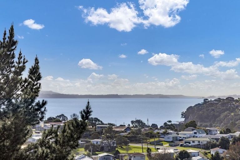 Photo of property in 91f Wade River Road, Stanmore Bay, Whangaparaoa, 0932