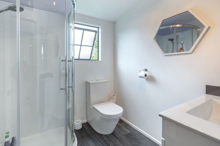 Photo of property in 11 Warner Place, Heathcote Valley, Christchurch, 8022