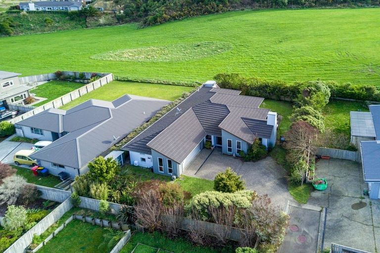 Photo of property in 64 Aotea Drive, Aotea, Porirua, 5024