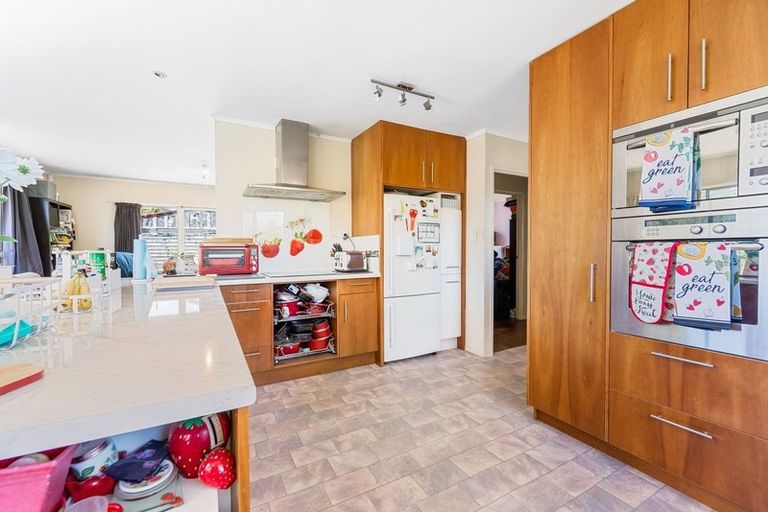 Photo of property in 25 Crosby Road, West Harbour, Auckland, 0618