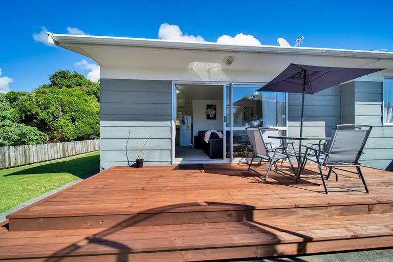 Photo of property in 2/54 Riversdale Drive, Merrilands, New Plymouth, 4312