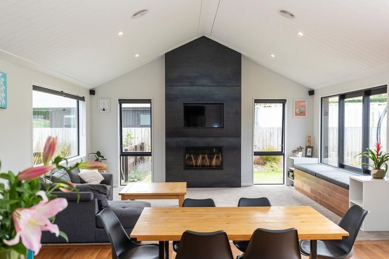 Photo of property in 8 Mulbury Way, Lower Shotover, Queenstown, 9304