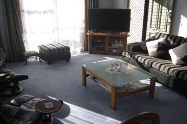 Photo of property in 3/18 Milton Road, Orewa, 0931