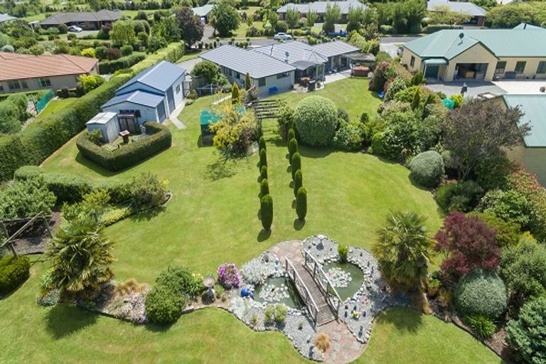 Photo of property in 10 Kenwyn Drive, Carterton, 5713