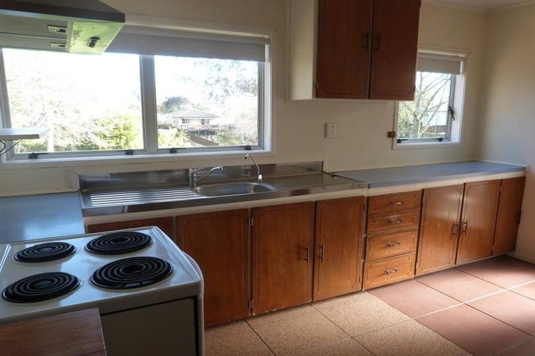 Photo of property in 13 Truscott Place, West Harbour, Auckland, 0618