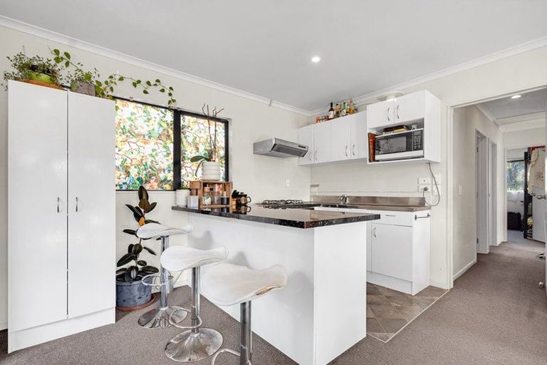 Photo of property in 12 Lane Road, Weymouth, Auckland, 2103