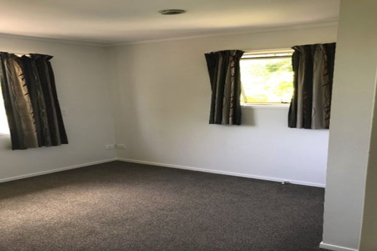Photo of property in 73 Pine Avenue, Henderson, Auckland, 0612