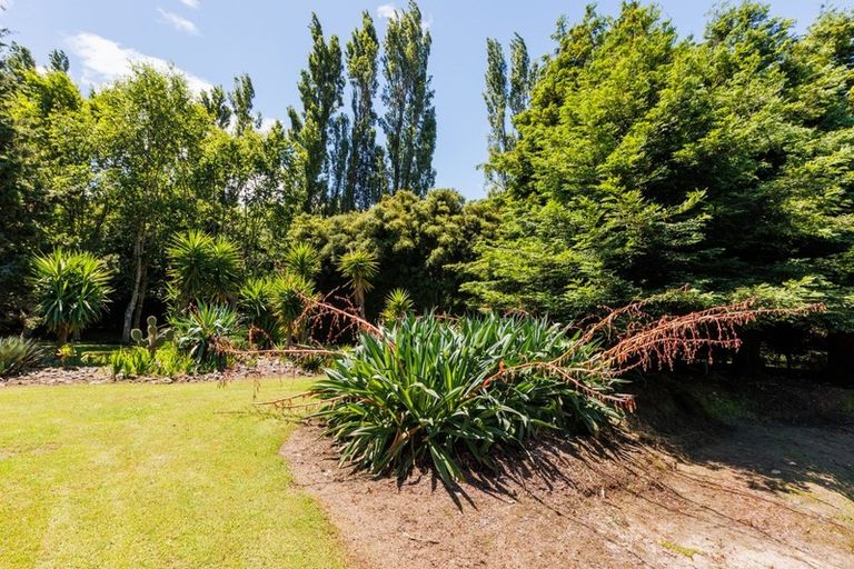 Photo of property in 126 Turitea Road, Fitzherbert, Palmerston North, 4472