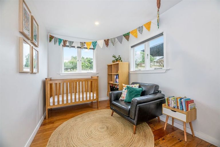 Photo of property in 18 Kamara Road, Glen Eden, Auckland, 0602