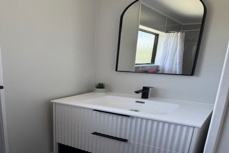 Photo of property in 21 Southsea Crescent, Silverdale, Hamilton, 3216