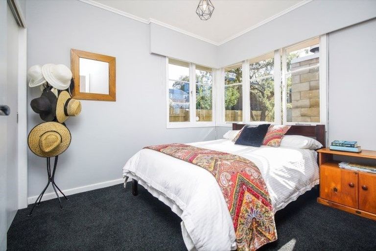 Photo of property in 12 Maui Street, New Lynn, Auckland, 0600