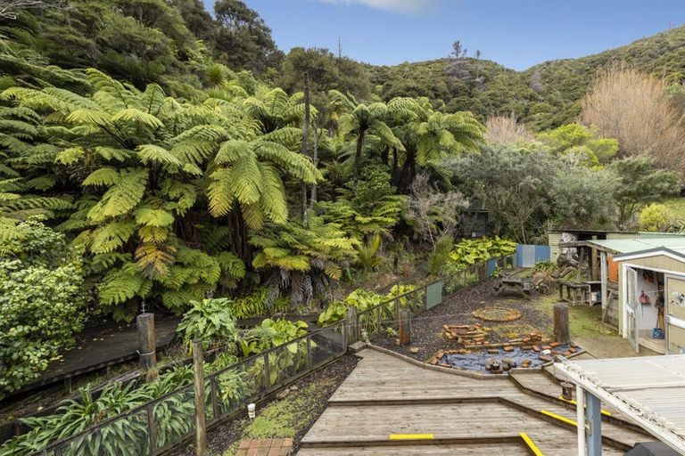 Photo of property in 19 Sandy Bay Road, Black Rock, Picton, 7282