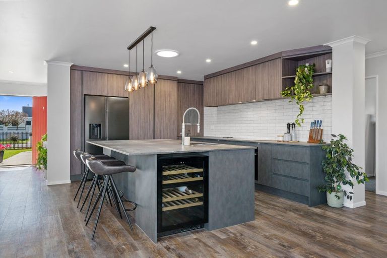 Photo of property in 28 Madison Street, Cambridge, 3434