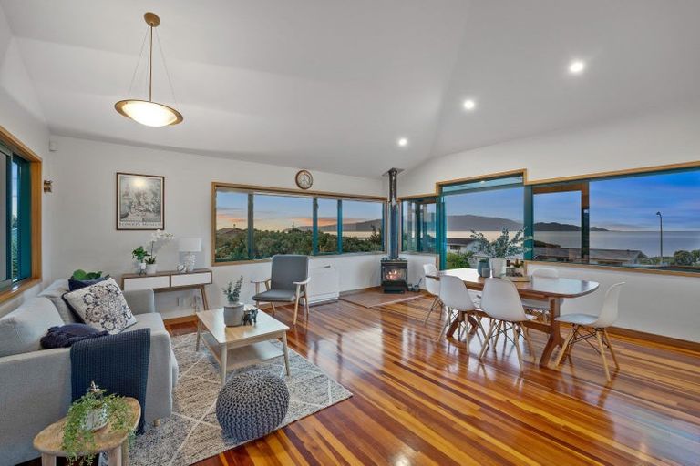 Photo of property in 10-12 Oratia Street, Waikanae Beach, Waikanae, 5036