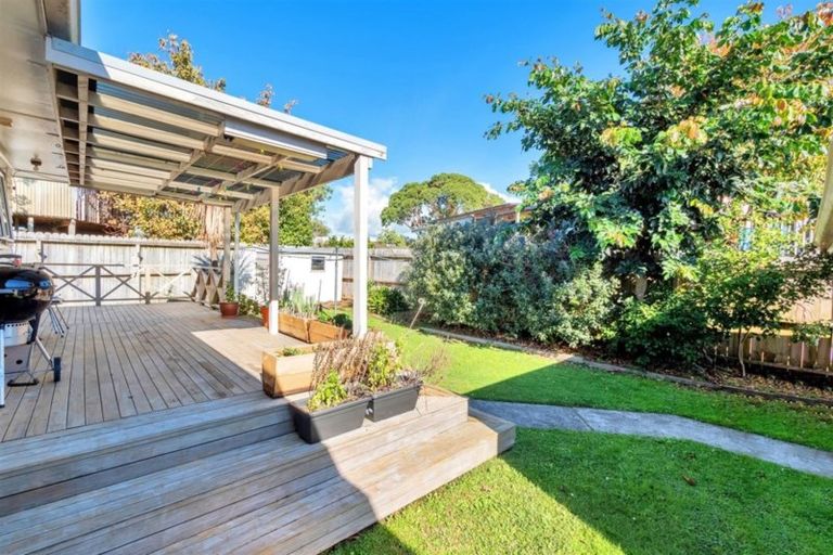 Photo of property in 20 Spence Road, Henderson, Auckland, 0612