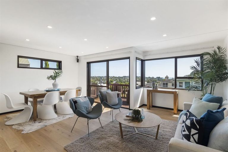 Photo of property in 1/870 Beach Road, Waiake, Auckland, 0630