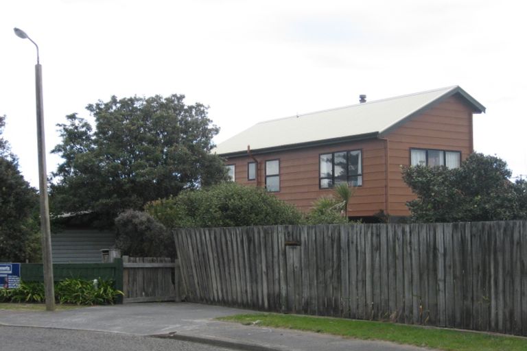 Photo of property in 7 Somerset Grove, Waitarere Beach, Levin, 5510