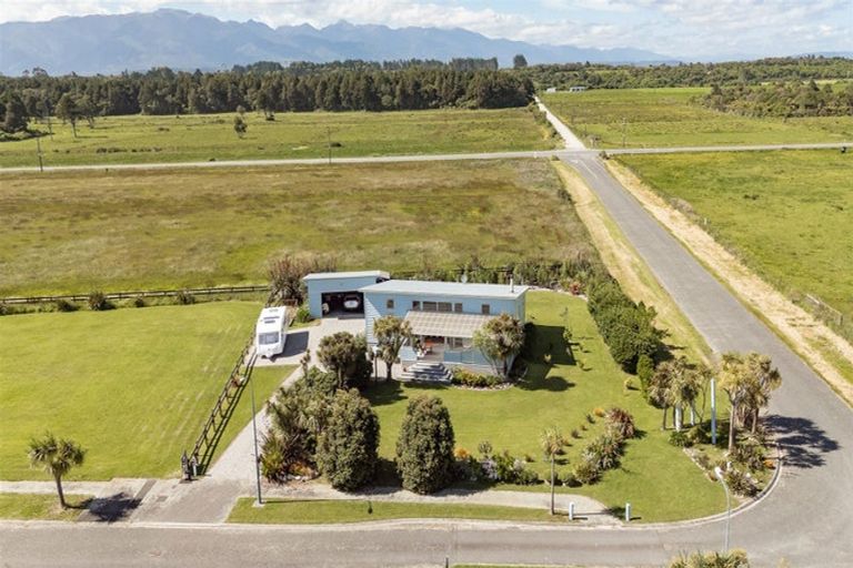 Photo of property in 33 Elley Drive, Carters Beach, Westport, 7825