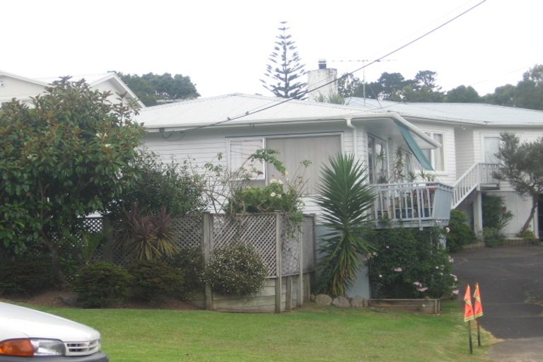 Photo of property in 1/54 Peach Road, Glenfield, Auckland, 0629