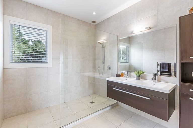 Photo of property in 373 Paremoremo Road, Paremoremo, Auckland, 0632