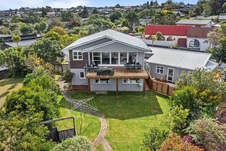 Photo of property in 30a Geoffrey Road, Torbay, Auckland, 0630