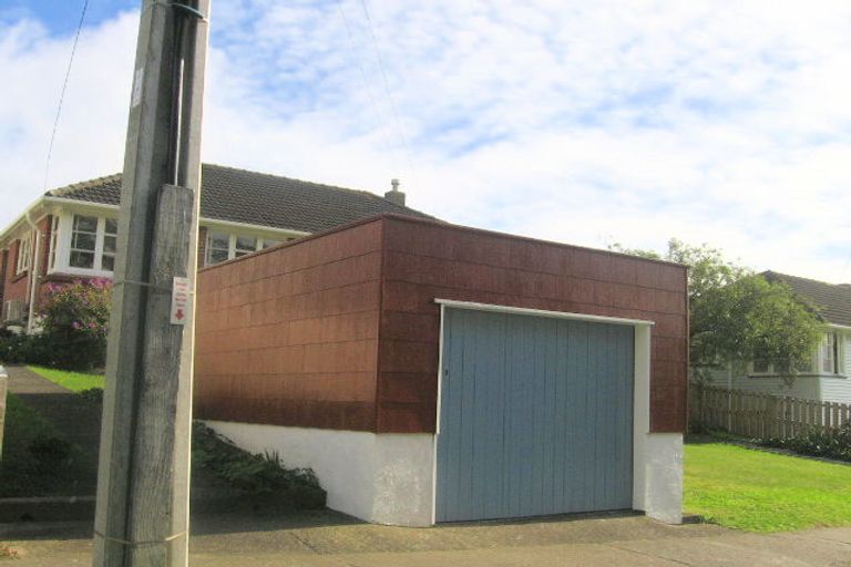 Photo of property in 16 Mexted Crescent, Ranui, Porirua, 5024