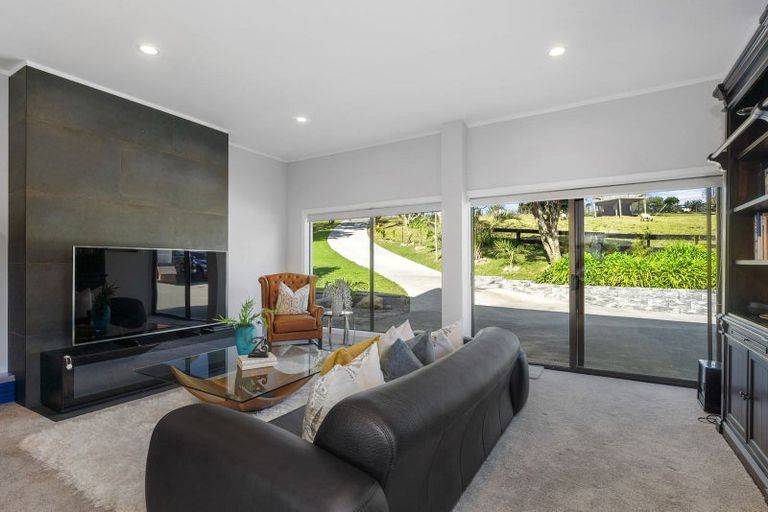 Photo of property in 49 Vaughans Road, Okura, Albany, 0792