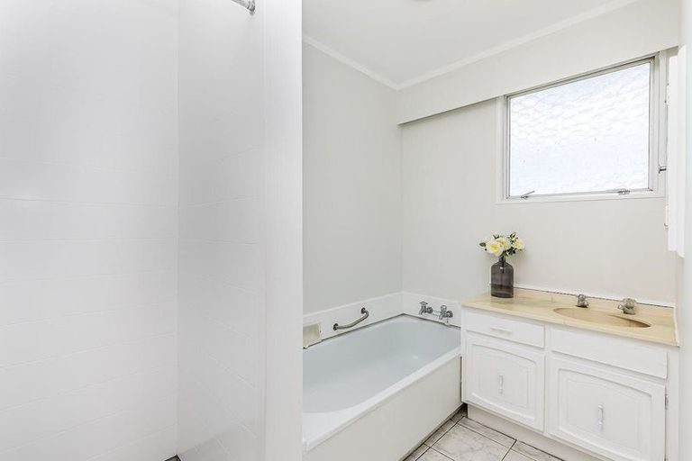 Photo of property in 17 Malaghan Grove, Johnsonville, Wellington, 6037