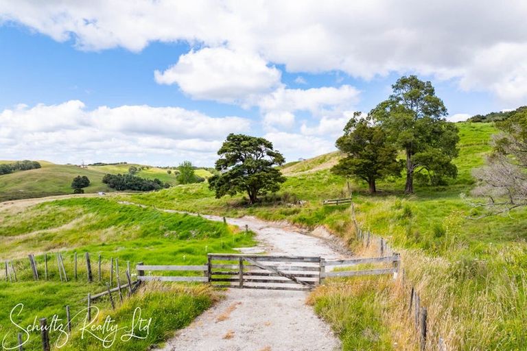 Photo of property in 215c Heatley Road, Whakapirau, 0583