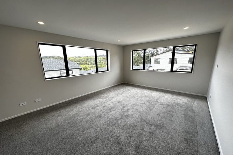 Photo of property in 10 Snuggery Loop, Orewa, 0931