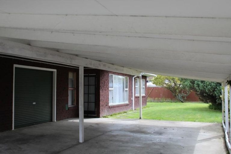 Photo of property in 2/82 John F Kennedy Drive, Milson, Palmerston North, 4414
