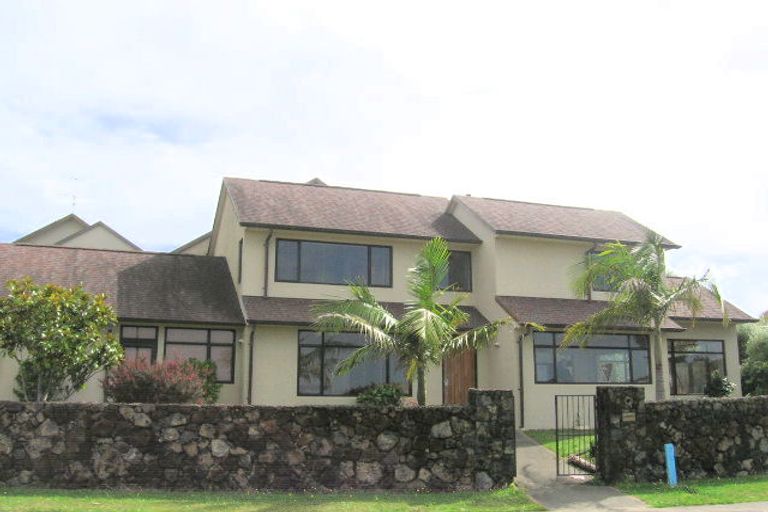 Photo of property in 3/2 Carrowmore, Pinehill, Auckland, 0632