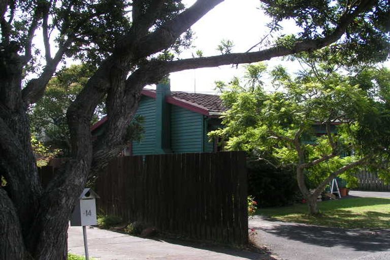 Photo of property in 1/16 Sulphur Beach Road, Northcote Point, Auckland, 0627