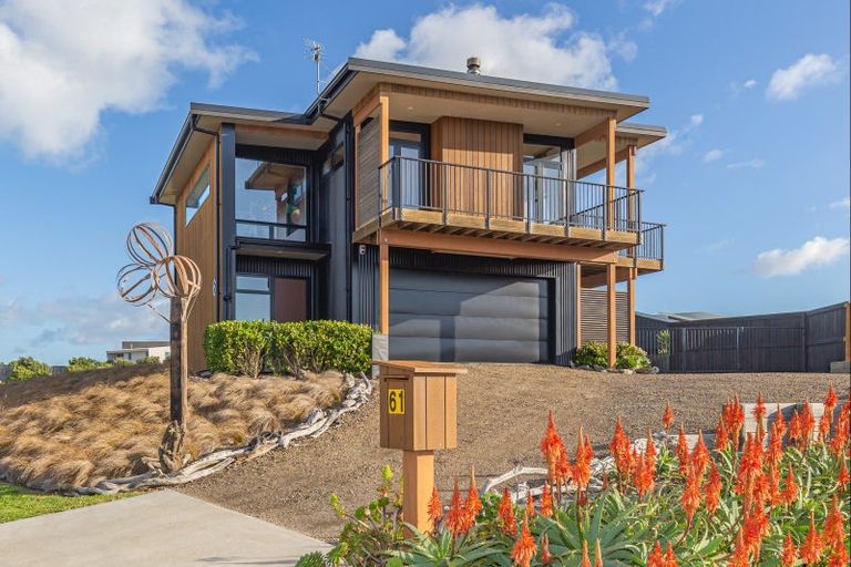Photo of property in 61 Kent Avenue, Waitarere Beach, Levin, 5510